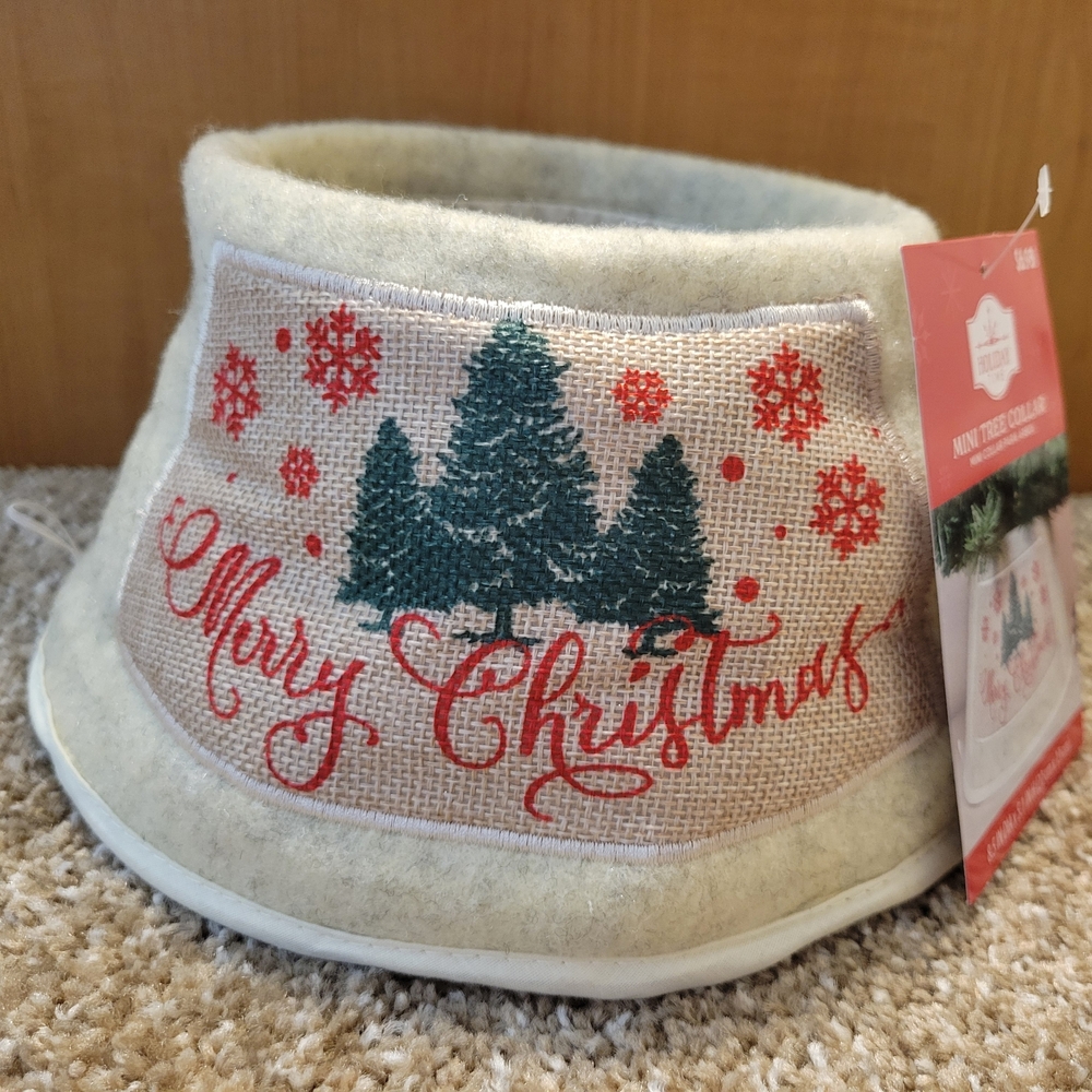 Holiday Time Mini Tree Collar with Red and Green Design